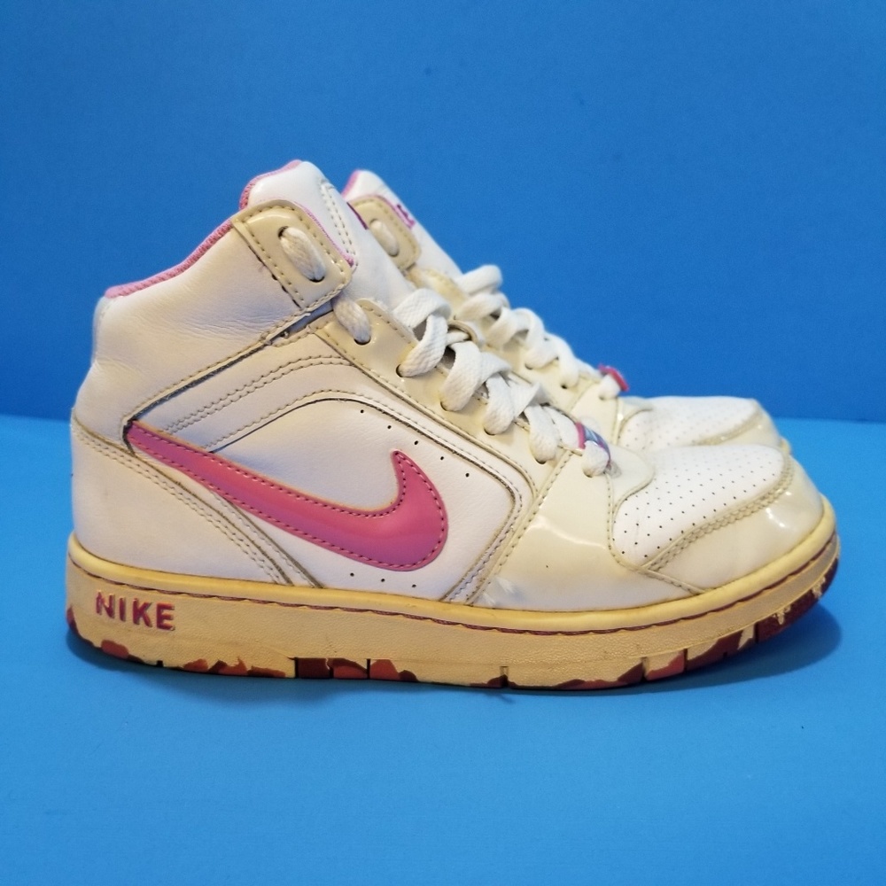 Girls Nike Atheletic Shoes Sz 4Y